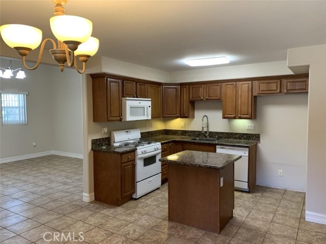 Detail Gallery Image 9 of 20 For 17088 Chatsworth St, Granada Hills,  CA 91344 - – Beds | – Baths