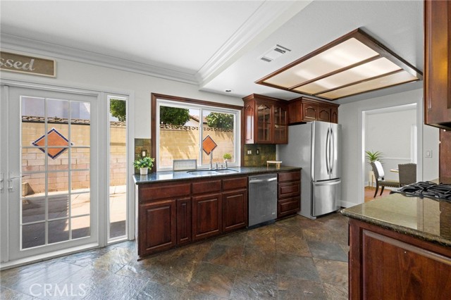Detail Gallery Image 15 of 44 For 1704 Mulberry Ave, Upland,  CA 91784 - 4 Beds | 2 Baths