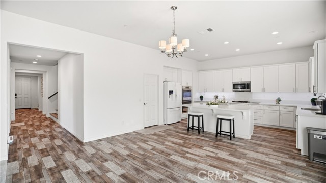 Detail Gallery Image 8 of 75 For 4727 W Vahan Ct, Lancaster,  CA 93536 - 5 Beds | 4 Baths