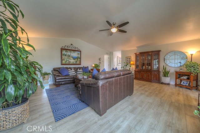 Detail Gallery Image 9 of 74 For 1473 Salem Ct, Oceanside,  CA 92057 - 4 Beds | 4 Baths