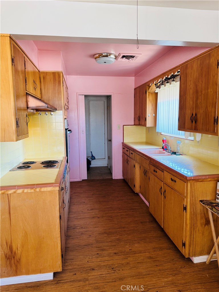 https://media.crmls.org/medias/3a3b1533-aa22-439f-b021-97768e3d0065.jpg?preset=X-Large