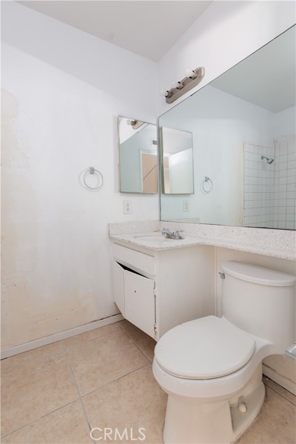 Detail Gallery Image 11 of 16 For 2512 N Tustin #D,  Santa Ana,  CA 92705 - 4 Beds | 2/1 Baths