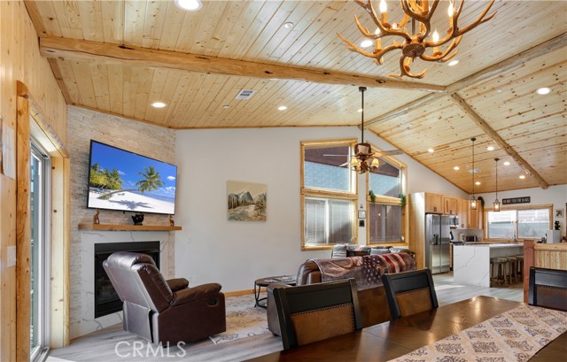 Detail Gallery Image 9 of 31 For 39033 Bayview Ln, Big Bear Lake,  CA 92315 - 5 Beds | 3 Baths