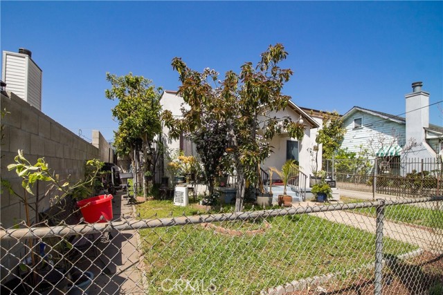 Detail Gallery Image 3 of 17 For 957 N Ardmore Ave, Los Angeles,  CA 90029 - 5 Beds | 3 Baths