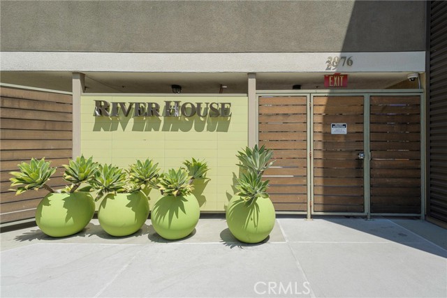 2976 Ripple Pl #201, Los Angeles, CA 90039