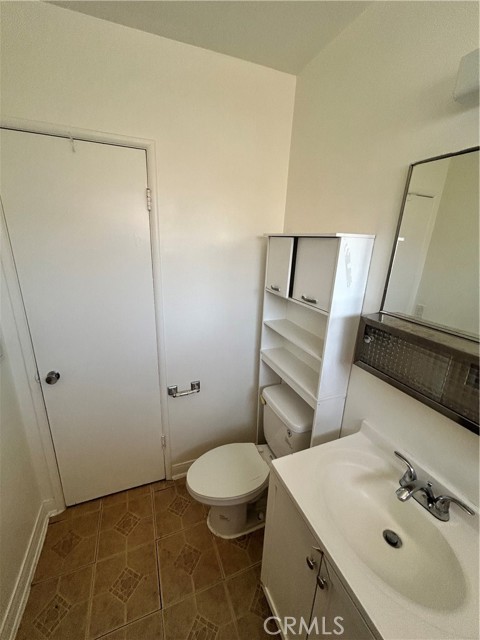 18127 Roscoe Boulevard # 5, Northridge (los Angeles), California 91325, 1 Bedroom Bedrooms, ,1 BathroomBathrooms,Residential Lease,For Rent,18127 Roscoe Boulevard # 5,CRSR24167811