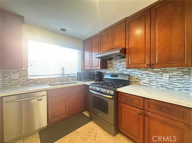 Detail Gallery Image 4 of 13 For 58 S Altadena Dr, Pasadena,  CA 91107 - 3 Beds | 3 Baths