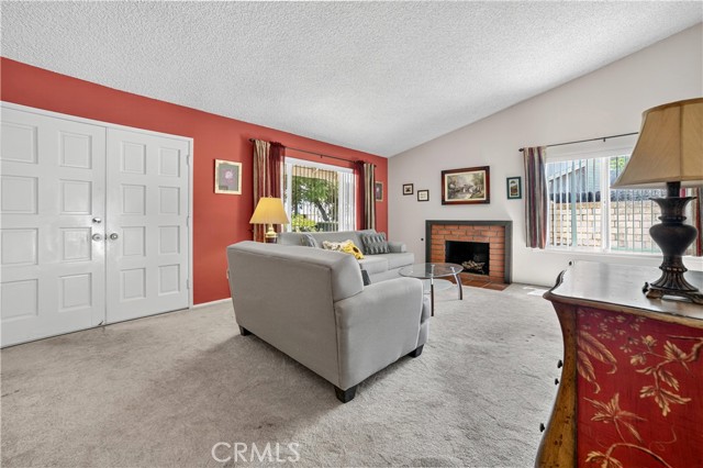 Detail Gallery Image 4 of 22 For 9429 Glade Ave, Chatsworth,  CA 91311 - 3 Beds | 2 Baths