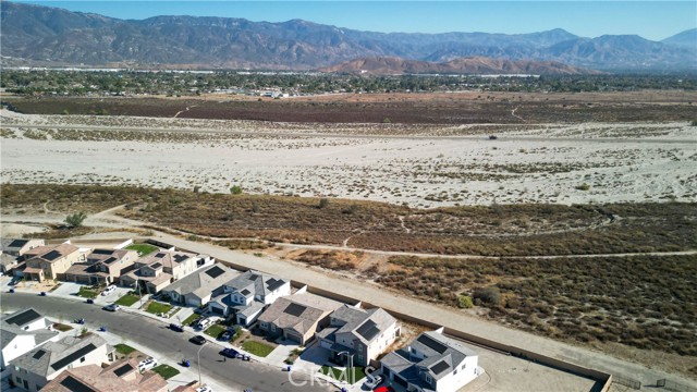 Detail Gallery Image 40 of 47 For 2377 Crater Ave, Rialto,  CA 92377 - 5 Beds | 4 Baths