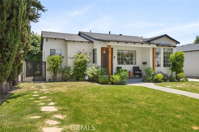 1820 N Avon Street, Burbank CA: https://media.crmls.org/medias/3a3d27b5-a880-4057-81d3-882950ba1aec.jpg