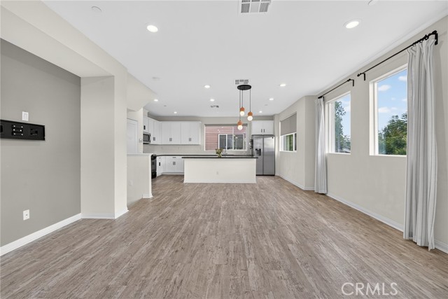 Detail Gallery Image 14 of 55 For 8405 N Fusion, Northridge,  CA 91325 - 4 Beds | 4 Baths