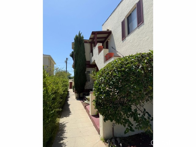 1237 S 3rd Street, Alhambra CA: https://media.crmls.org/medias/3a3e9f8c-9e46-44b0-b4da-af3d71648adf.jpg