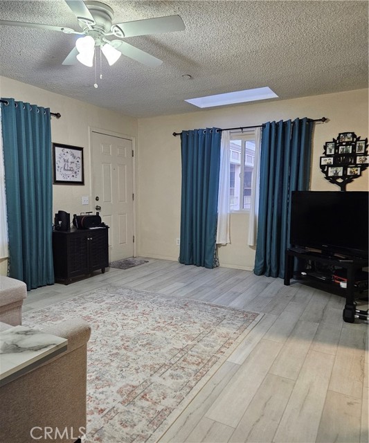 Detail Gallery Image 5 of 10 For 306 E Chestnut Ave #F,  Santa Ana,  CA 92701 - 1 Beds | 1 Baths