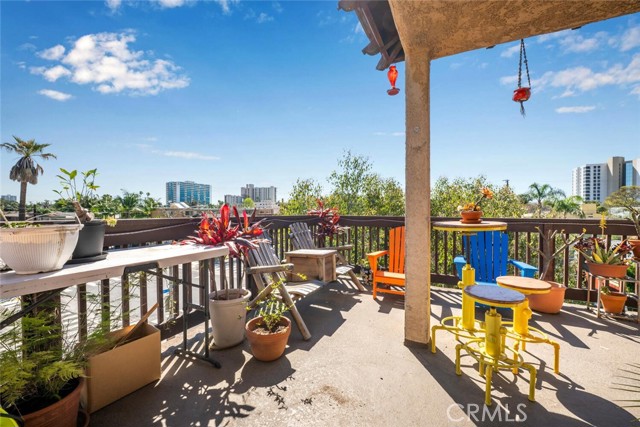 Detail Gallery Image 11 of 38 For 1425 E 2nd St #301,  Long Beach,  CA 90802 - 3 Beds | 2 Baths