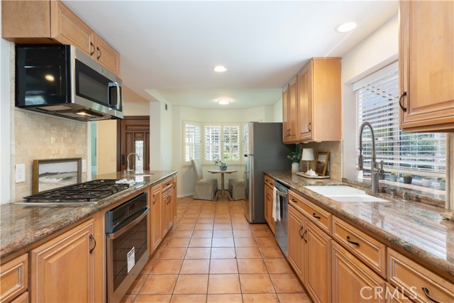 481 Kakkis Drive, Long Beach CA: https://media.crmls.org/medias/3a41ecbe-64cb-4ea6-b393-bc8377a3edc0.jpg