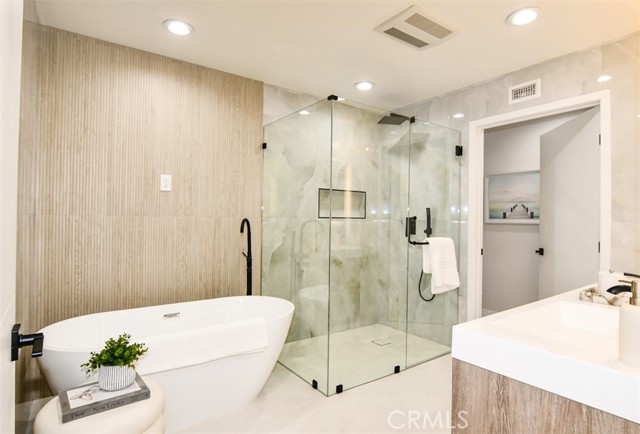 Detail Gallery Image 37 of 41 For 10 White Water Dr, Corona Del Mar,  CA 92625 - 2 Beds | 2 Baths