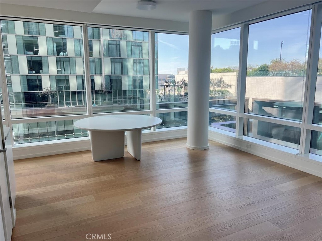 877 Francisco St #728