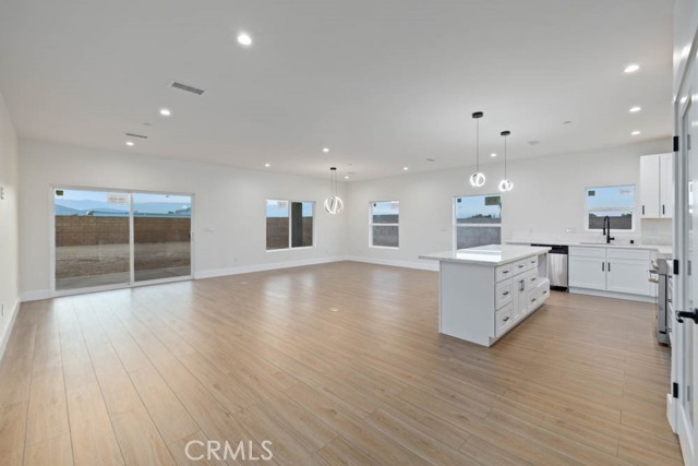 36733 42nd E Street, Palmdale CA: https://media.crmls.org/medias/3a43fb9a-1f56-4227-8b71-ccedff6c6b01.jpg