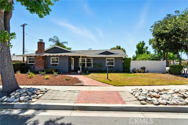 804 Naples Street, Monrovia CA: https://media.crmls.org/medias/3a44ea44-85dc-4a41-8f1a-a3c7087bfa2e.jpg