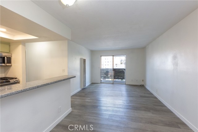 327 Chestnut Avenue, Long Beach CA: https://media.crmls.org/medias/3a455023-9d9c-400a-9a81-fd1ba6f695c5.jpg