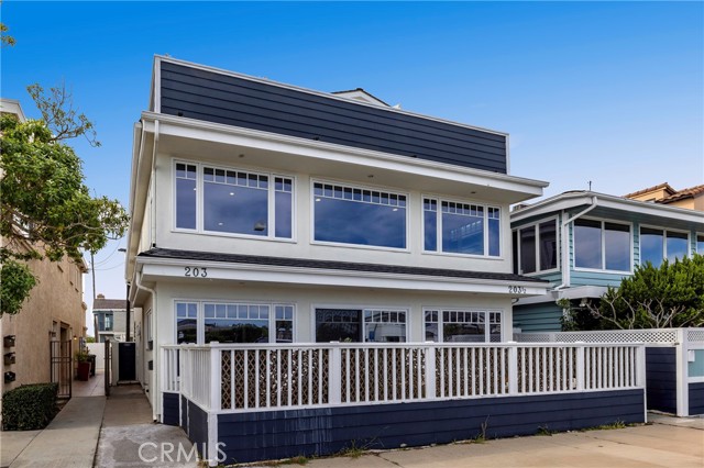 Detail Gallery Image 2 of 22 For 203 8th, Newport Beach,  CA 92661 - – Beds | – Baths