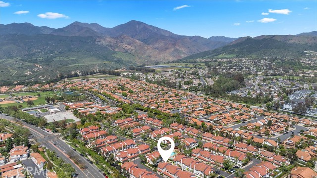 8 Geranium, Rancho Santa Margarita CA: https://media.crmls.org/medias/3a482f5a-3e0a-4f44-8017-b8e3315699a7.jpg
