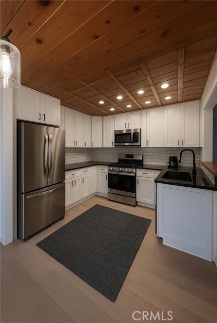 Detail Gallery Image 7 of 15 For 39197 Waterview Dr, Big Bear Lake,  CA 92315 - 3 Beds | 2 Baths