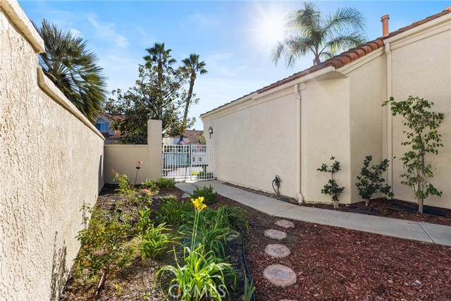 Detail Gallery Image 3 of 38 For 40395 via Malagas, Murrieta,  CA 92562 - 2 Beds | 2 Baths