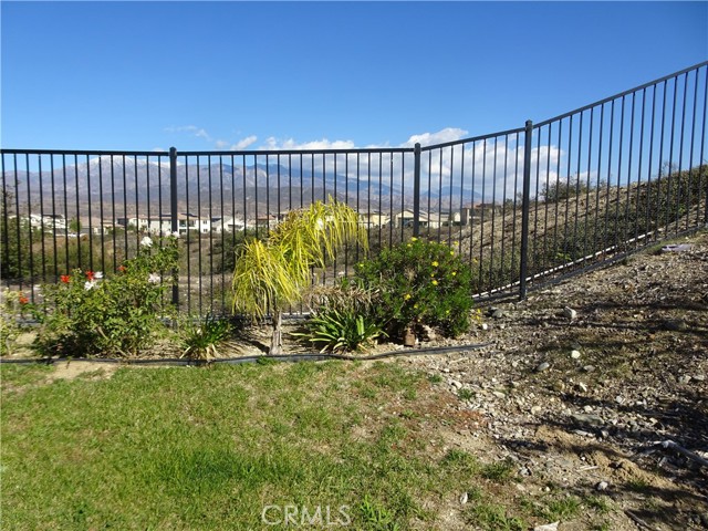 Detail Gallery Image 7 of 13 For 11454 Aaron Ave, Beaumont,  CA 92223 - 4 Beds | 3/1 Baths