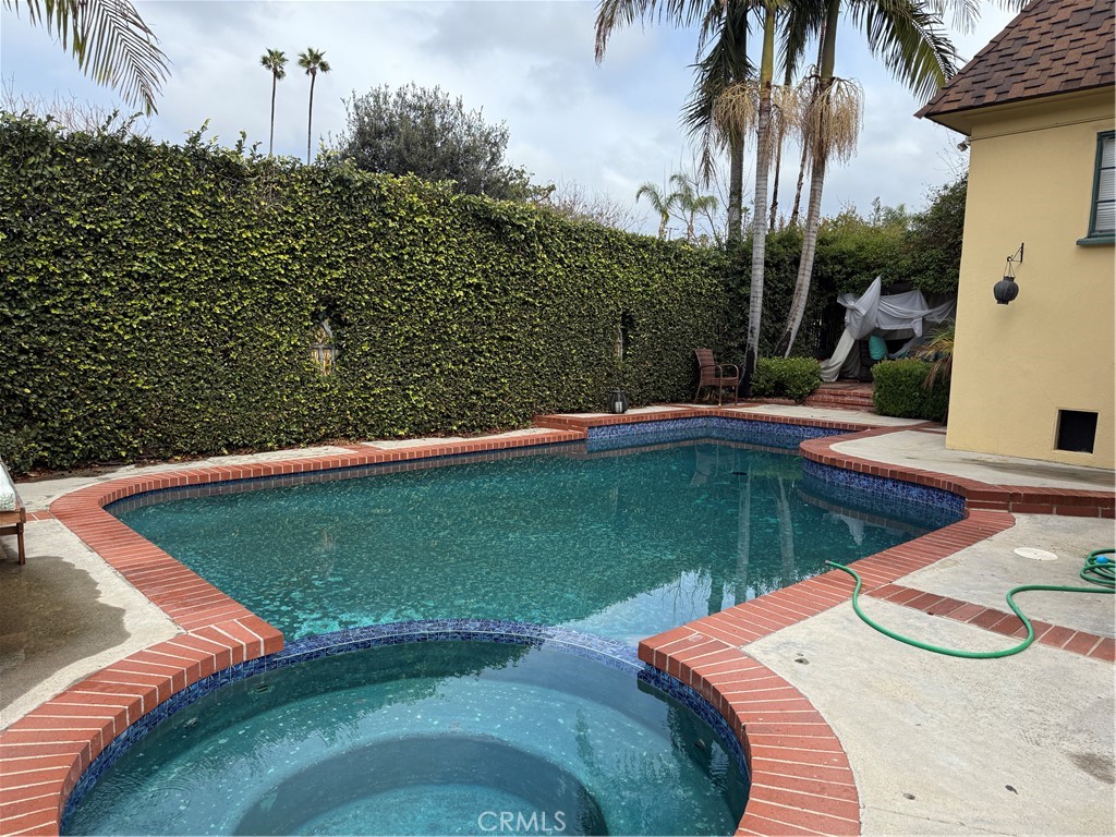 https://media.crmls.org/medias/3a4a6872-96a8-4c69-b05c-3b5011d16209.jpg?preset=X-Large