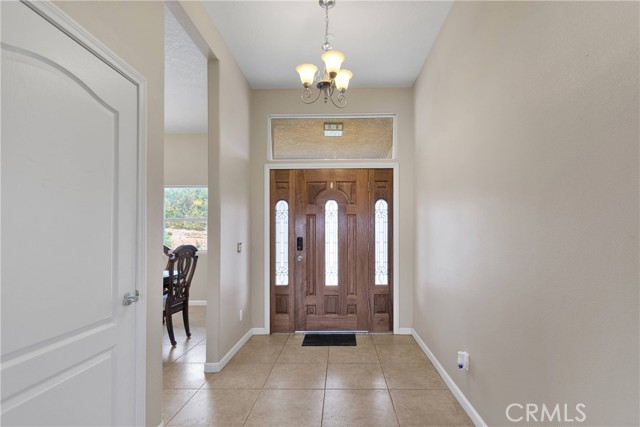 Detail Gallery Image 3 of 38 For 5378 Bellflower St, Oak Hills,  CA 92344 - 4 Beds | 2/1 Baths