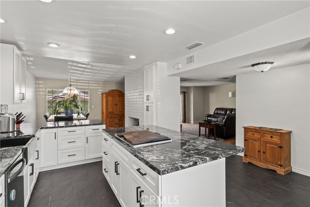 Detail Gallery Image 7 of 31 For 20323 Haynes St, Winnetka,  CA 91306 - 3 Beds | 2 Baths
