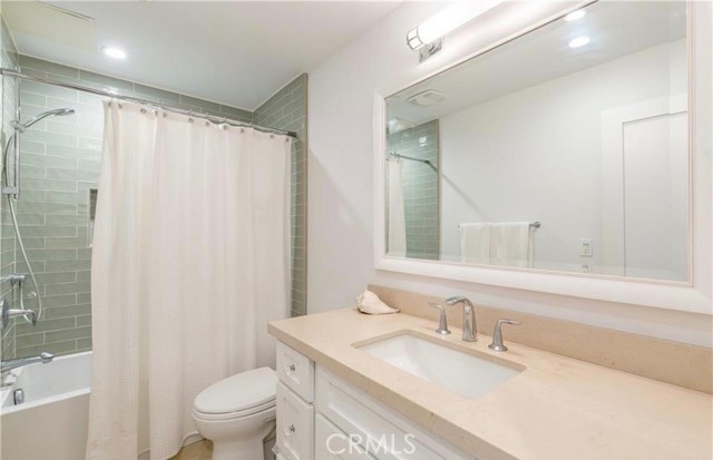 15 15th Street, Hermosa Beach, California 90254, 2 Bedrooms Bedrooms, ,2 BathroomsBathrooms,Residential,Sold,15th,SB22083163