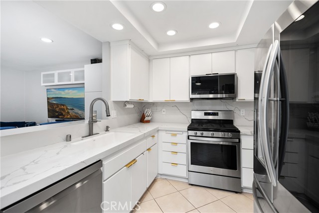 40 Tangerine, Irvine CA: https://media.crmls.org/medias/3a4e1dd1-c754-4eb9-bcd6-335d8d7d1ee2.jpg