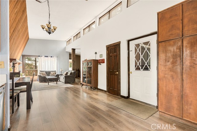 Detail Gallery Image 10 of 39 For 30941 Glen Oak, Running Springs,  CA 92382 - 3 Beds | 2 Baths