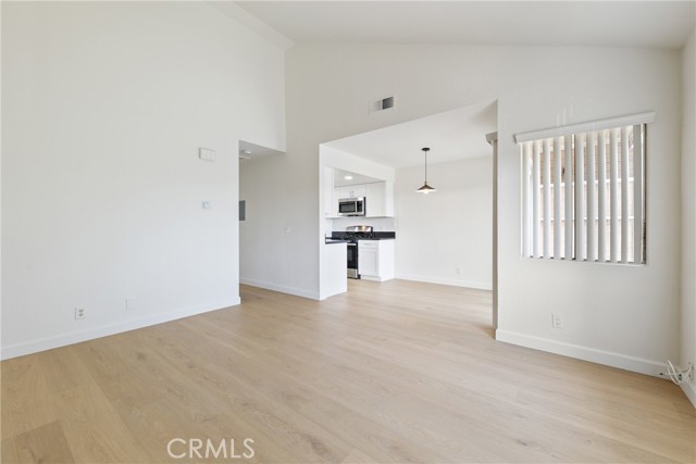 Detail Gallery Image 2 of 16 For 521 W Wilson St #A201,  Costa Mesa,  CA 92627 - 1 Beds | 1 Baths