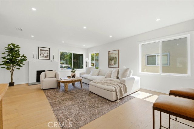 Detail Gallery Image 4 of 33 For 2563 S Bentley, Los Angeles,  CA 90064 - 3 Beds | 3 Baths