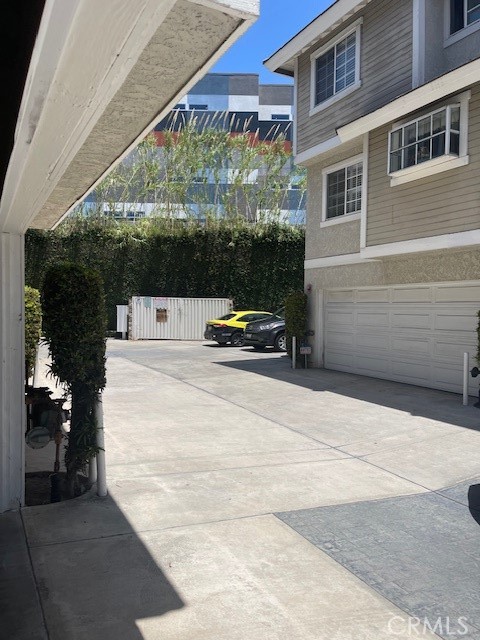 319 Genoa Street, Monrovia CA: https://media.crmls.org/medias/3a517fc9-c6da-412e-aba2-4478d64e1ea2.jpg
