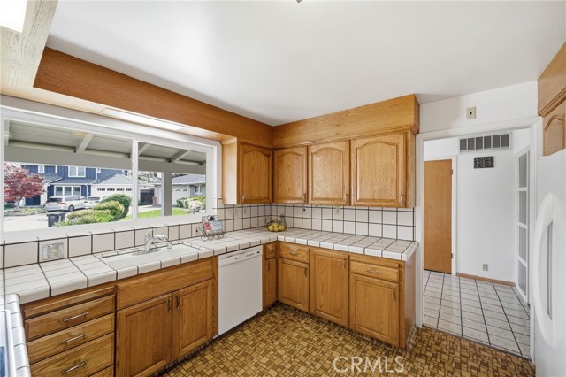 Detail Gallery Image 8 of 24 For 507 Carlyn Ct, Sunnyvale,  CA 94086 - 4 Beds | 2/1 Baths