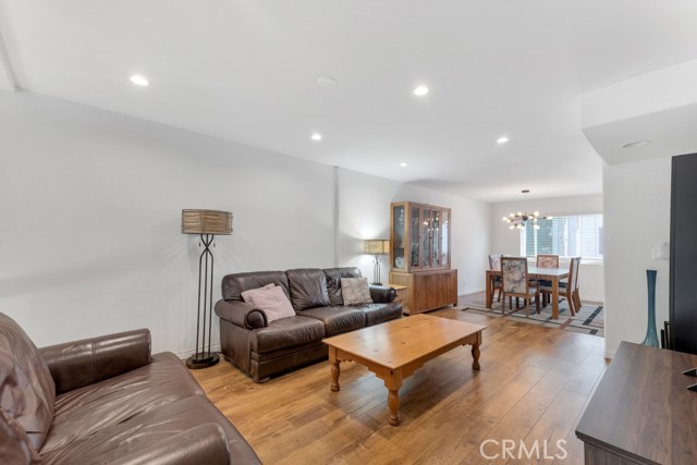 Detail Gallery Image 7 of 36 For 6226 Nita Ave, Woodland Hills,  CA 91367 - 2 Beds | 2/1 Baths