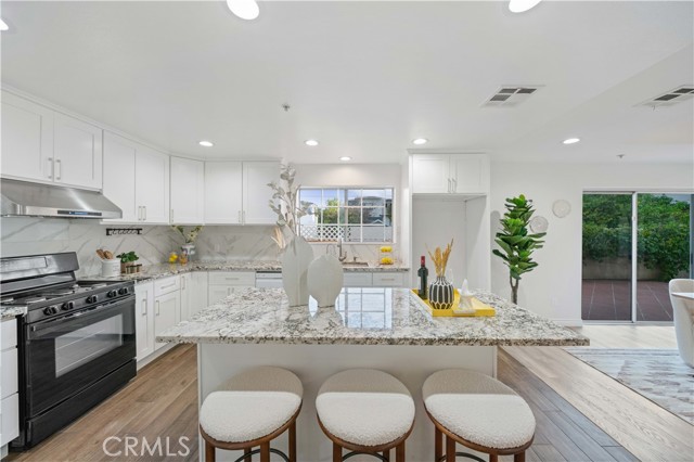900 Arcadia Avenue, Arcadia CA: https://media.crmls.org/medias/3a532598-eb34-4241-a80a-b5e326921c5c.jpg