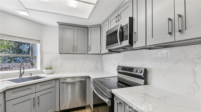6816 Alondra Boulevard, Paramount CA: https://media.crmls.org/medias/3a532a33-51f3-4819-a423-66662417a015.jpg
