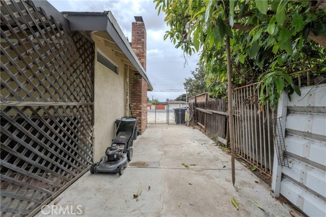 8841 California, Riverside CA: https://media.crmls.org/medias/3a53a484-ff9c-4c4d-a374-87ed77a44b84.jpg