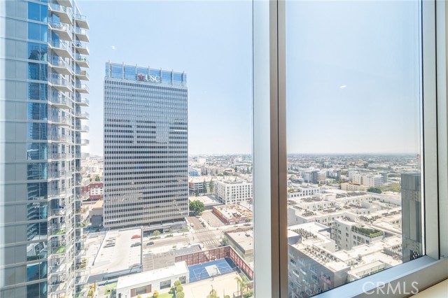 1155 South Grand Avenue, Los Angeles CA: https://media.crmls.org/medias/3a547e93-ec42-4d1a-8888-9cb4cd87a003.jpg