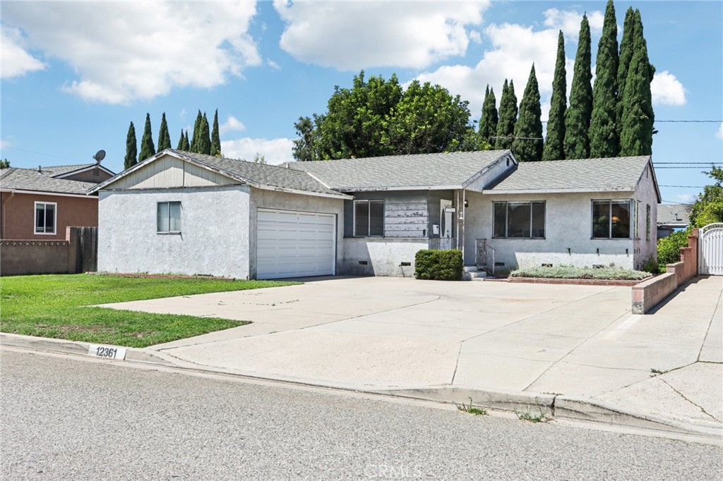 MLS #OC25176543 img 3