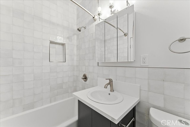 Detail Gallery Image 10 of 11 For 3056 E Broadway, Long Beach,  CA 90803 - – Beds | – Baths