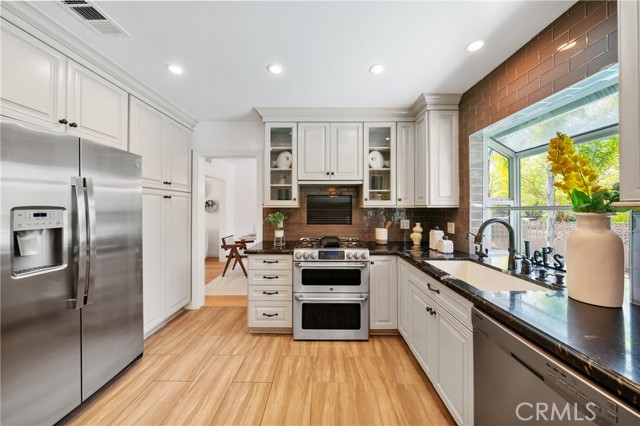 Detail Gallery Image 17 of 45 For 651 N Sunnyslope Ave, Pasadena,  CA 91107 - 5 Beds | 3 Baths