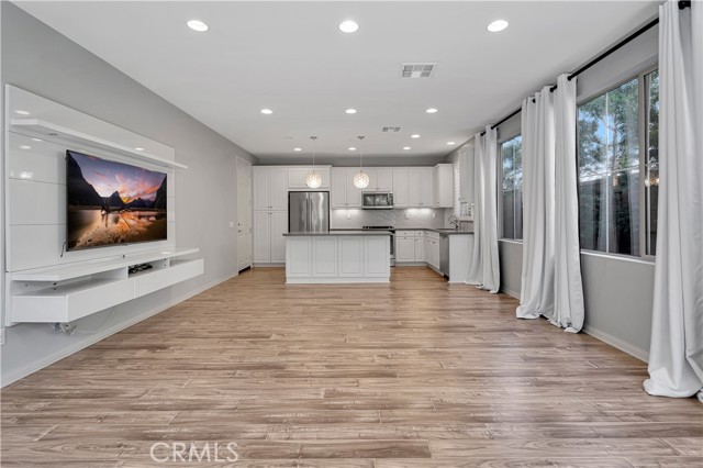 Detail Gallery Image 6 of 20 For 191 Bright Poppy, Irvine,  CA 92618 - 3 Beds | 2/1 Baths