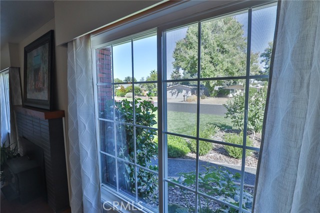 The two big picture windows will always be in style!