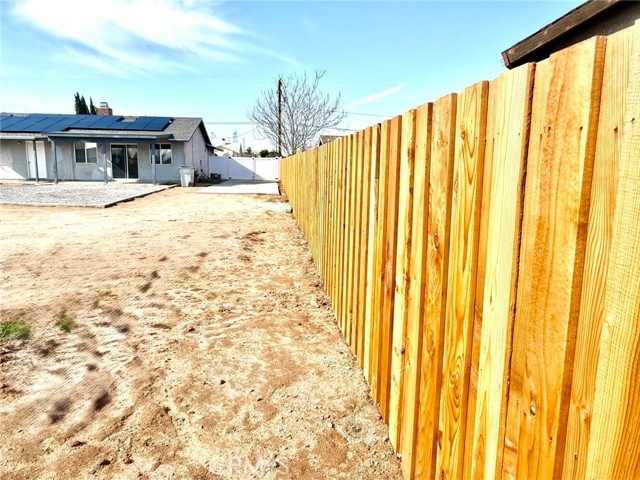 7795 Oakwood Avenue, Hesperia CA: https://media.crmls.org/medias/3a57ecc3-cf77-45eb-807b-336cdaa3f507.jpg